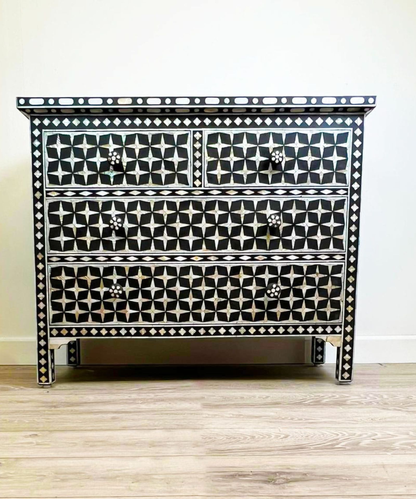 1-15-3.jpg Leelawati Arts : Home Decorative 4 Drawer Black Mother Of Pearl Console Table / Home Decor Striking Pattern Console Table - Image 1