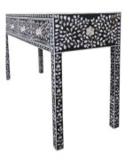 Leelawati Arts : Home Decorative Mother Of Pearl Inlay 4 Drawer Console Table / Black White Floral Pattern Mother Of Pearl Console Table - Image 2
