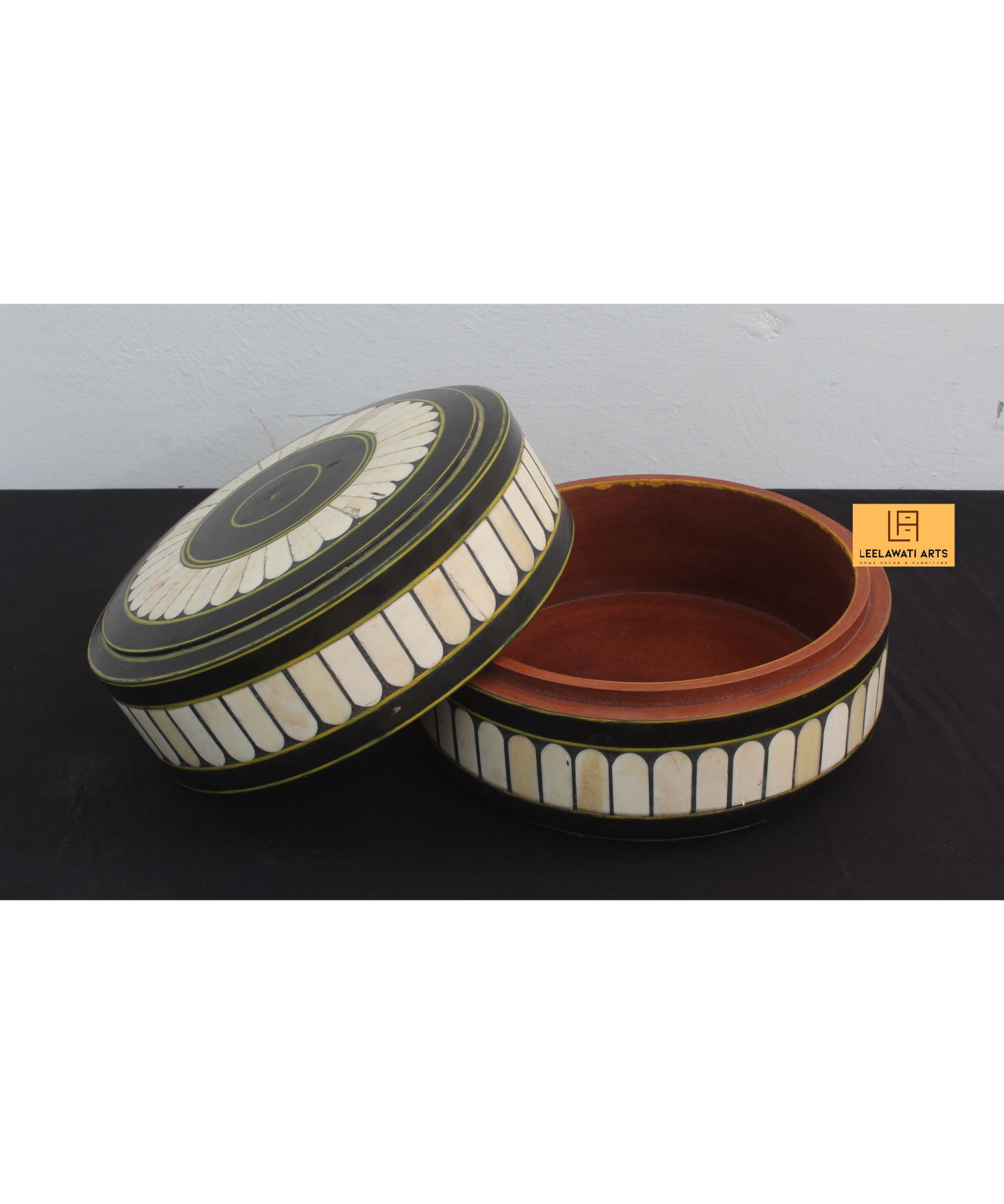 8-7.jpg Leelawati Arts : Home Decorative Bone Inlay Box - Image 1