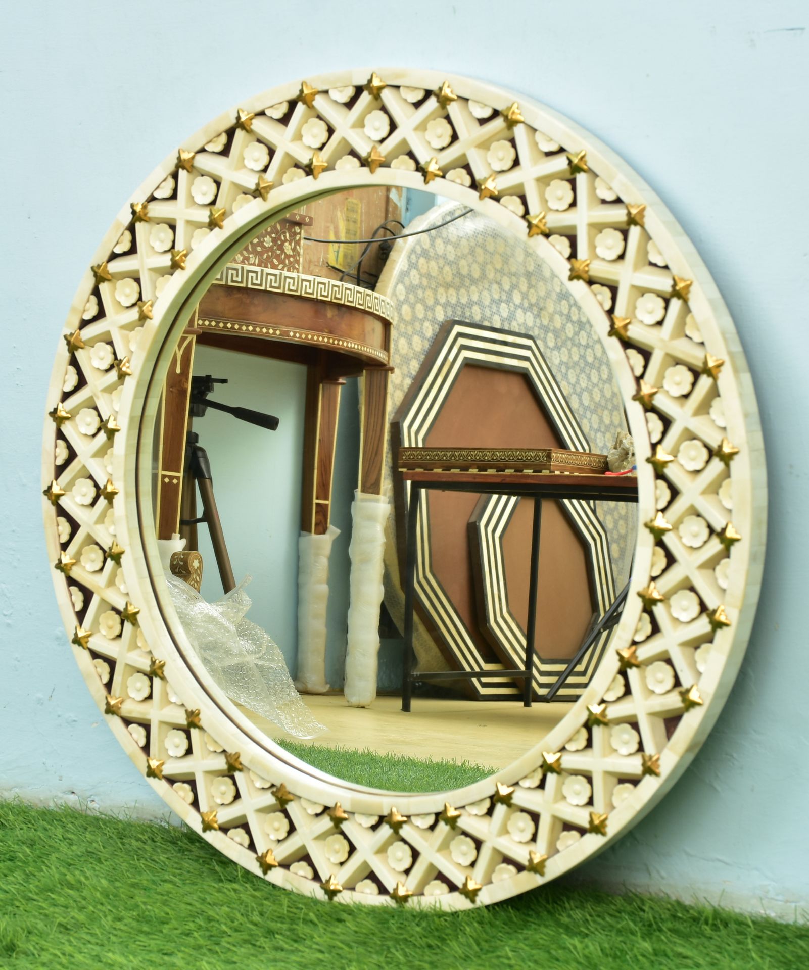 9-8.jpg Leelawati Arts Wood Bone inlay Mirror Frames / Round Living Room Wall Décor Mirror Frames - Image 1